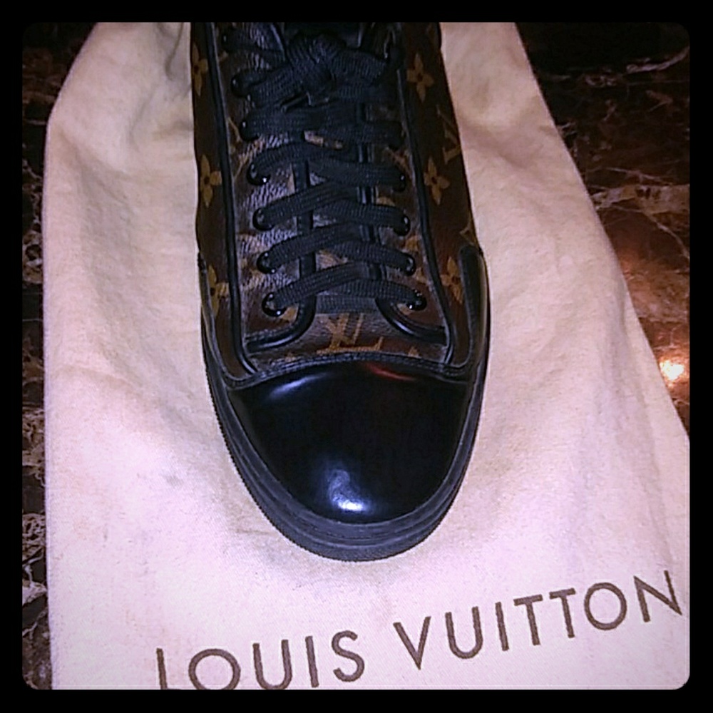 Loui v gucci head band and Versace Button up